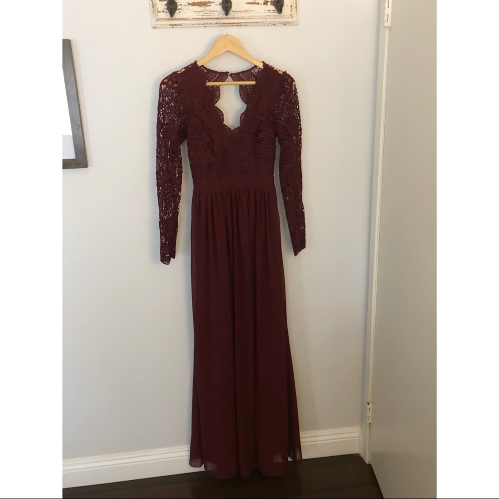 Lulu’s Open Back long Sleeve Gown | Burgundy
